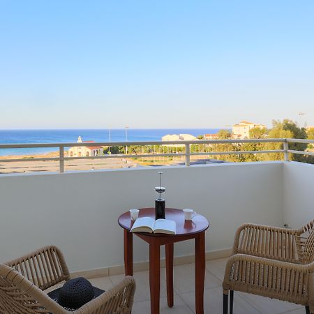פרוטאראס Iris Beach Hotel מראה חיצוני תמונה