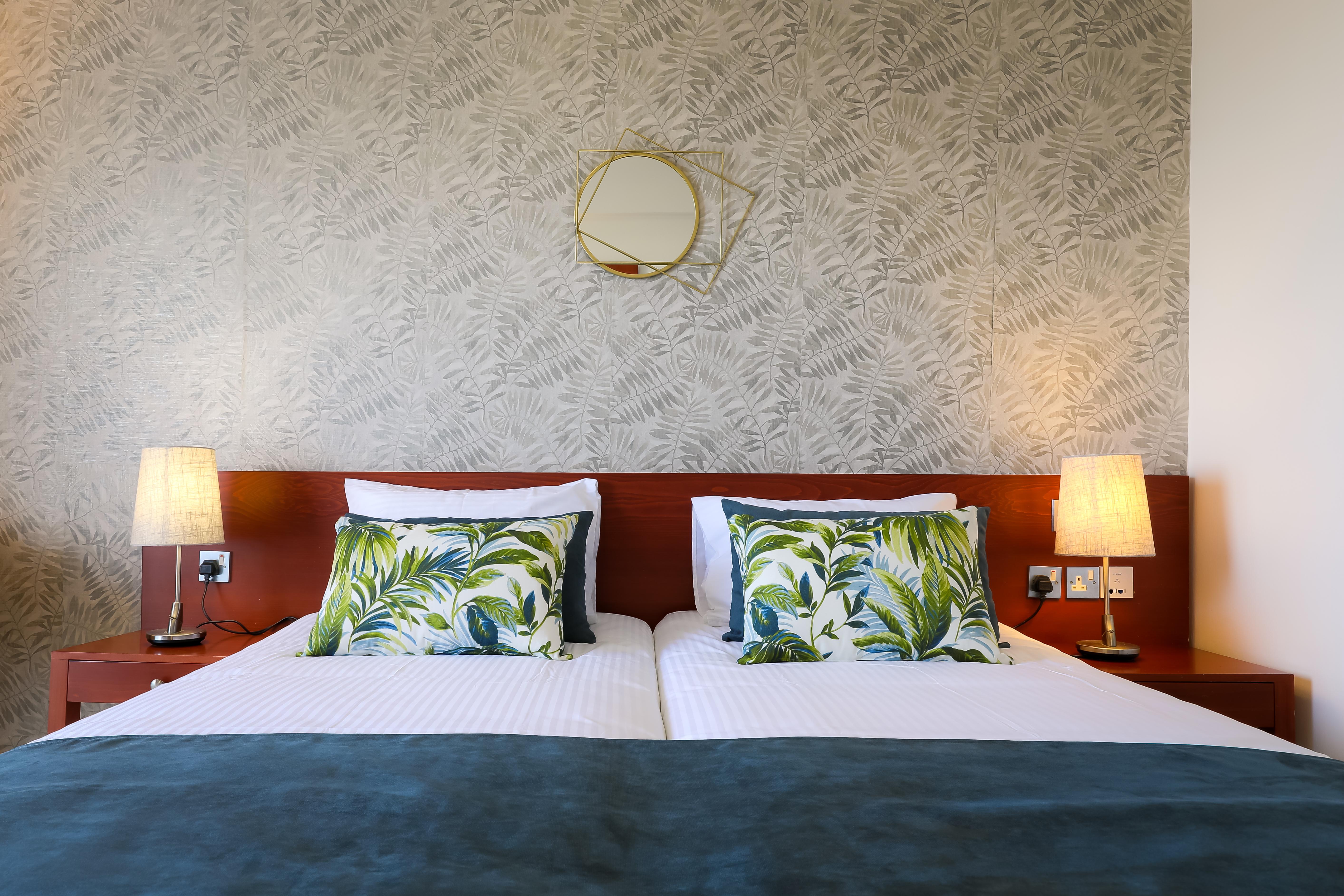פרוטאראס Iris Beach Hotel מראה חיצוני תמונה