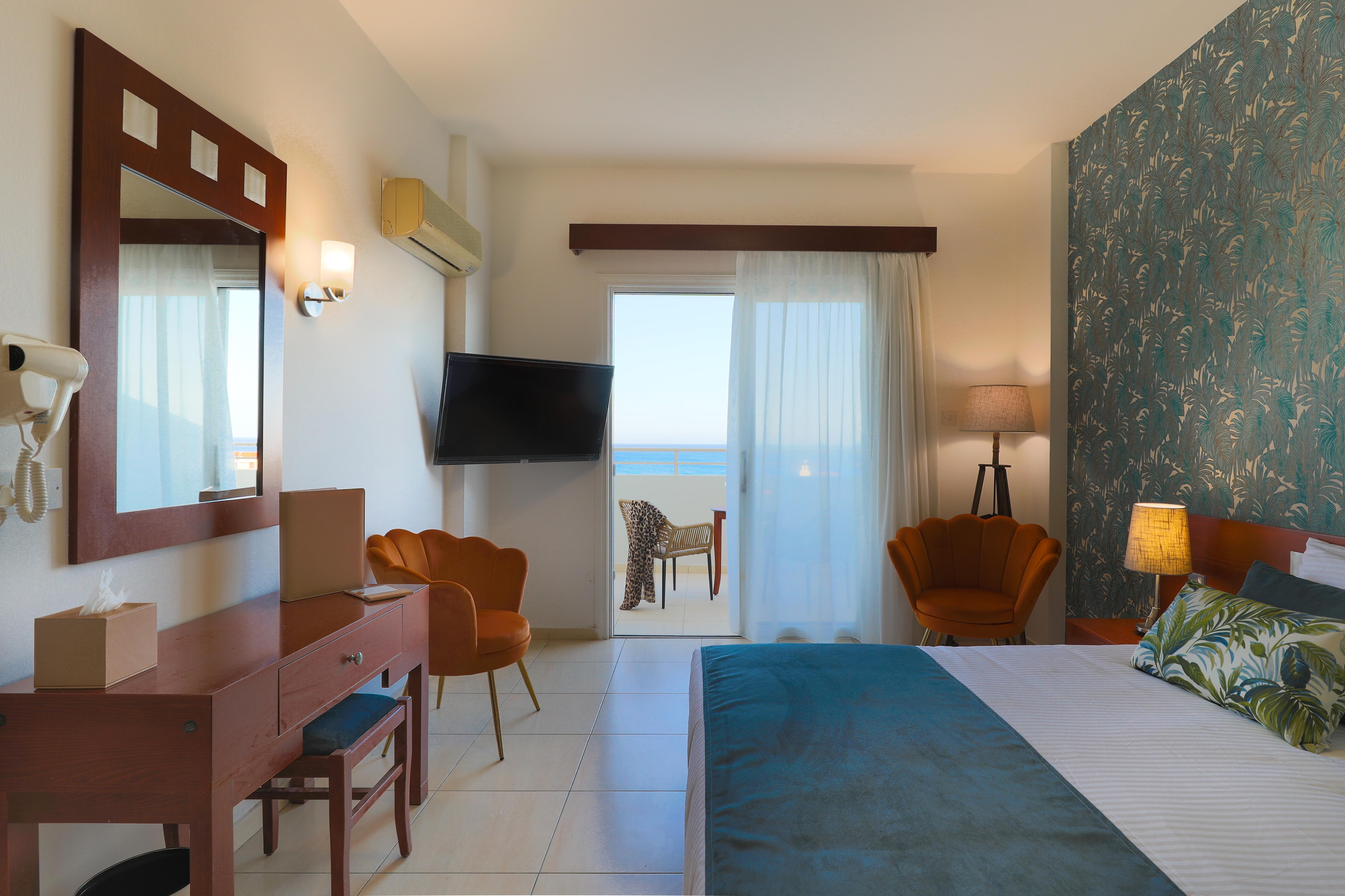 פרוטאראס Iris Beach Hotel מראה חיצוני תמונה