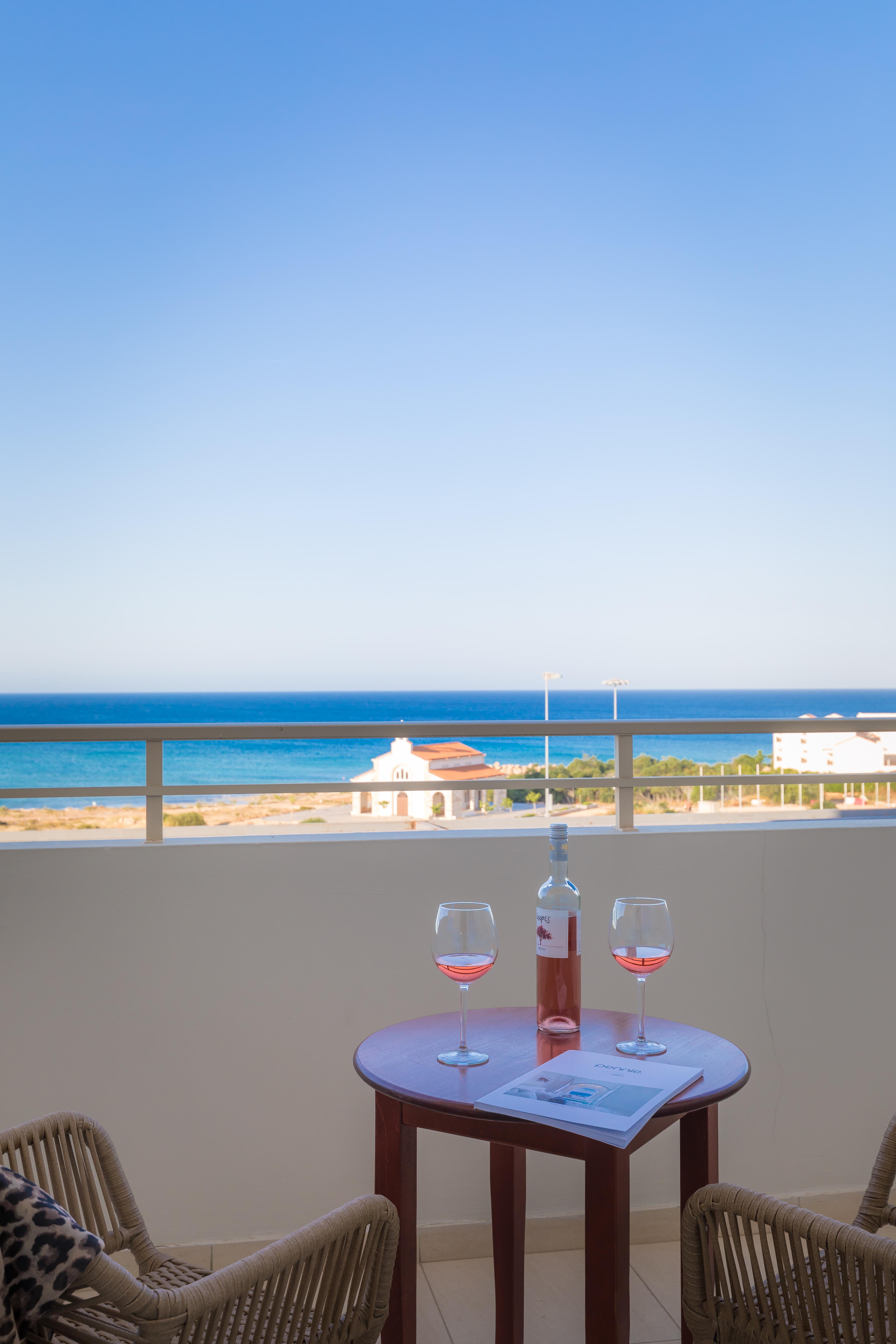 פרוטאראס Iris Beach Hotel מראה חיצוני תמונה