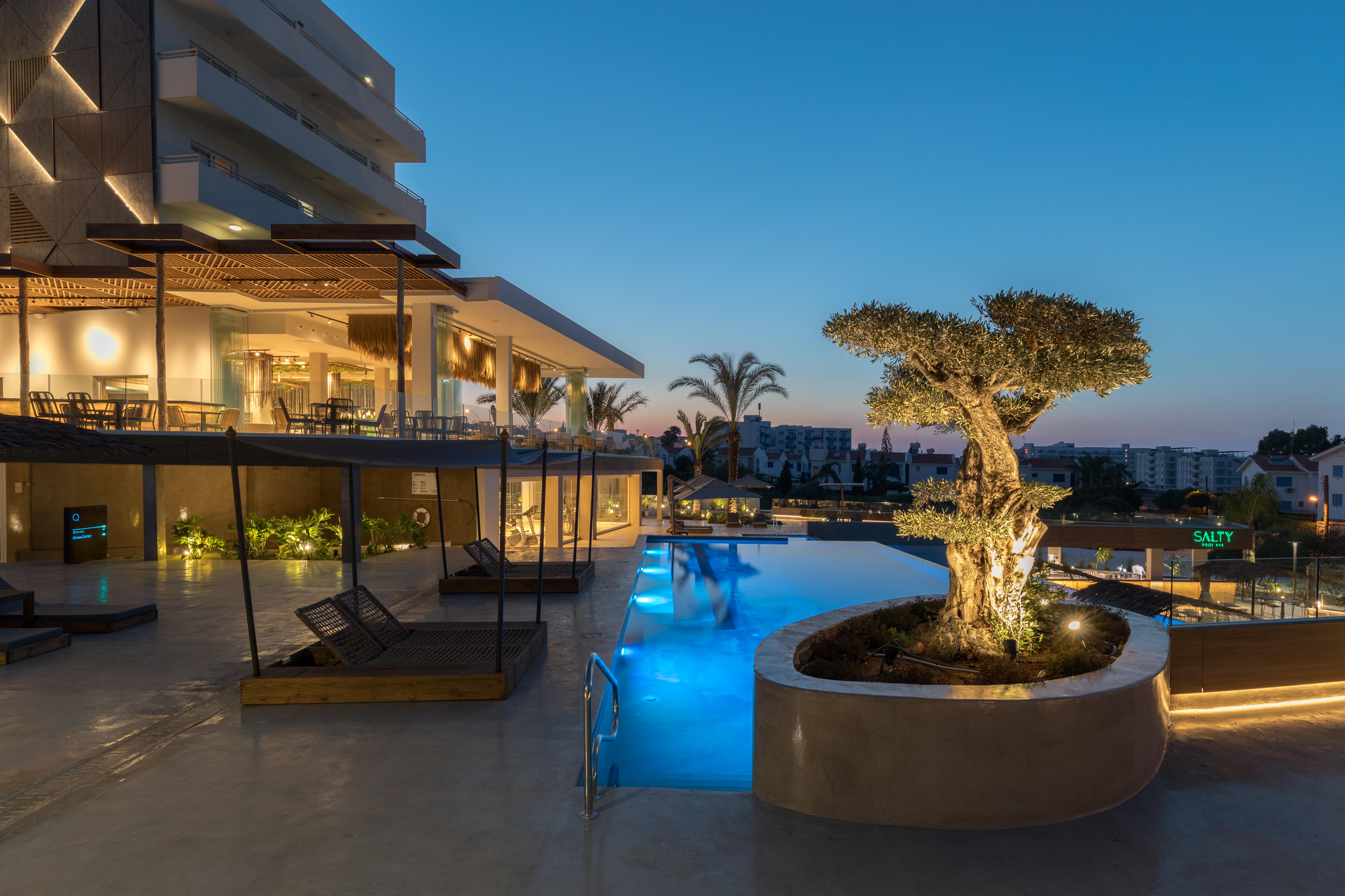 פרוטאראס Iris Beach Hotel מראה חיצוני תמונה