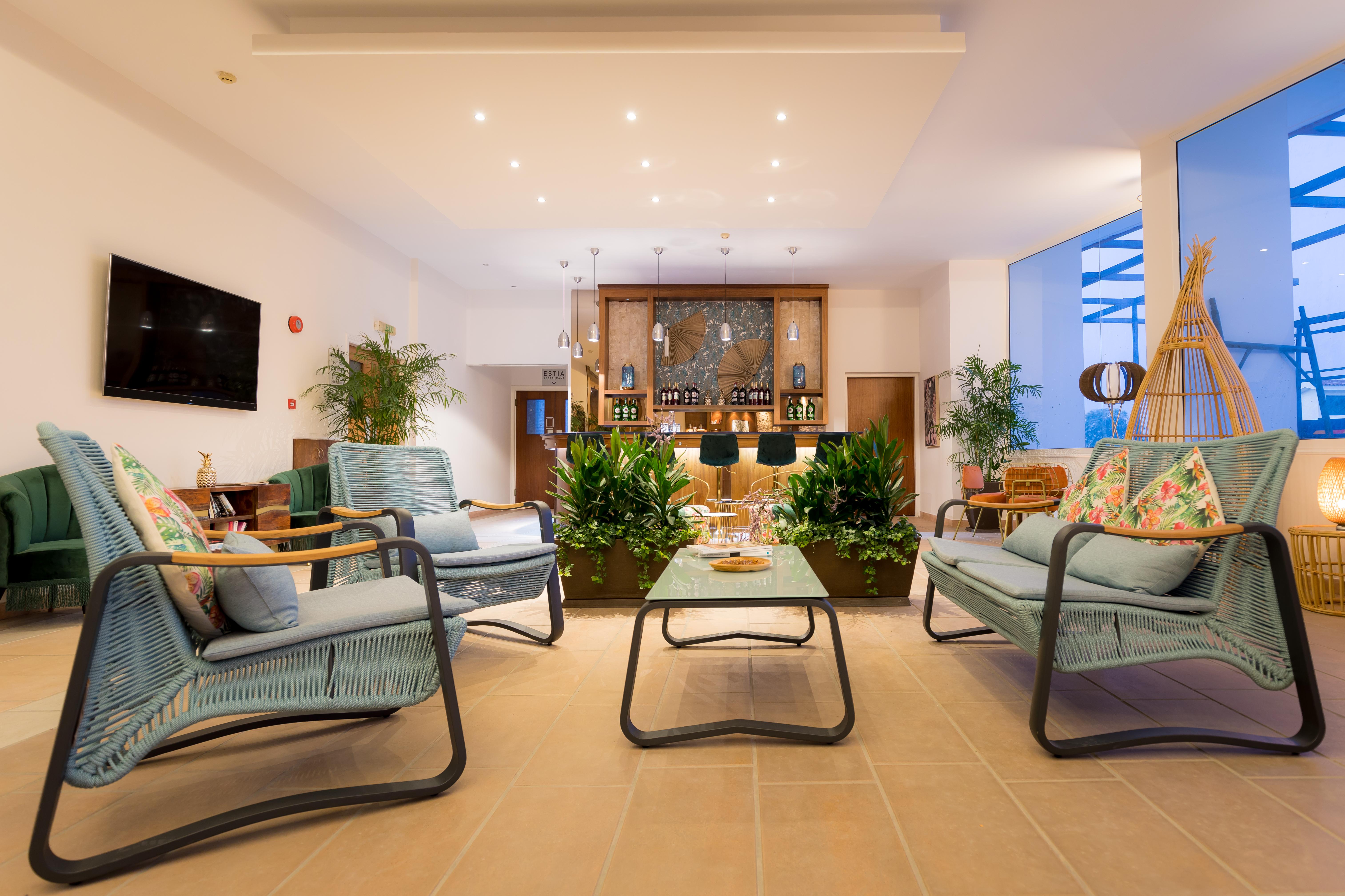 פרוטאראס Iris Beach Hotel מראה חיצוני תמונה