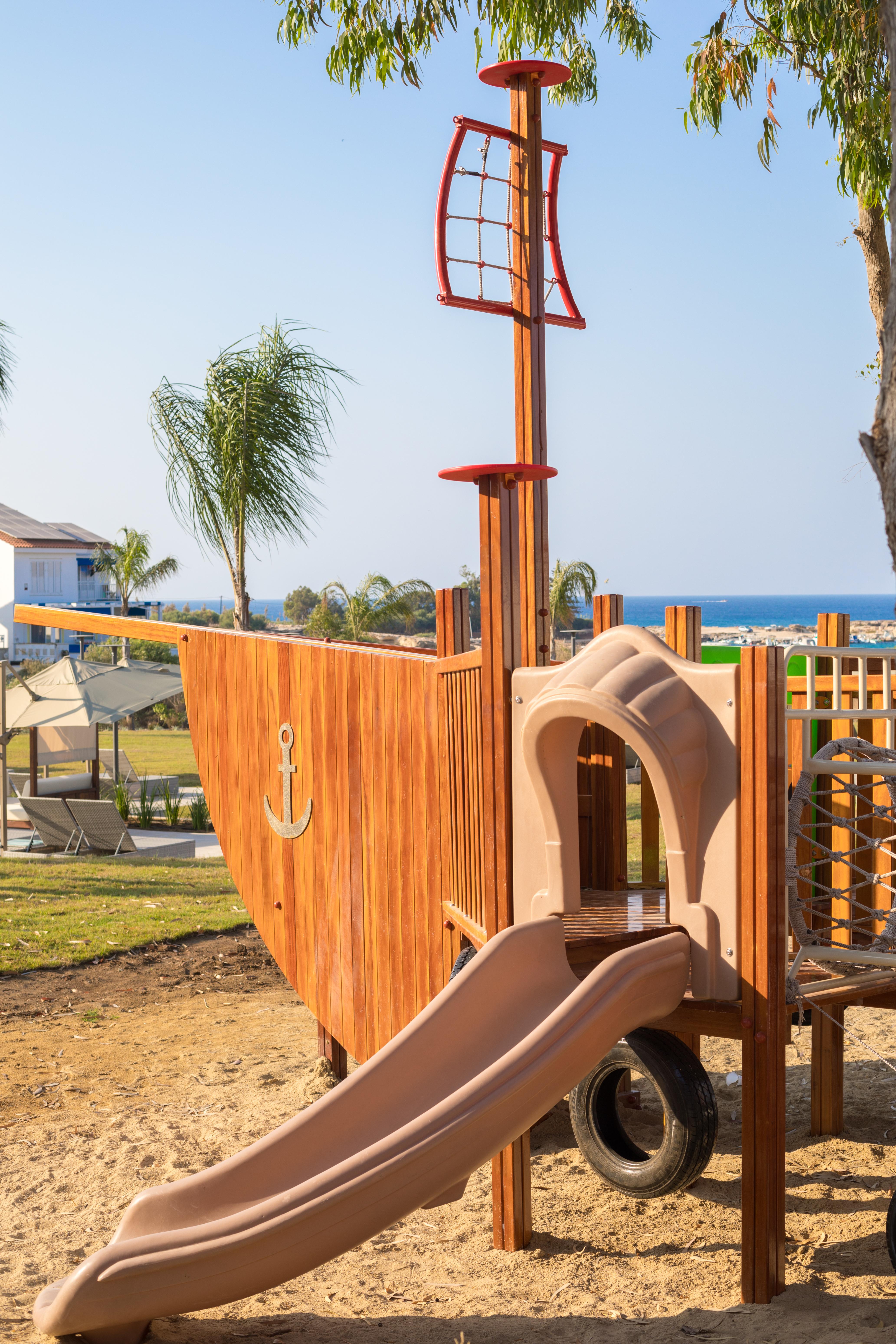פרוטאראס Iris Beach Hotel מראה חיצוני תמונה
