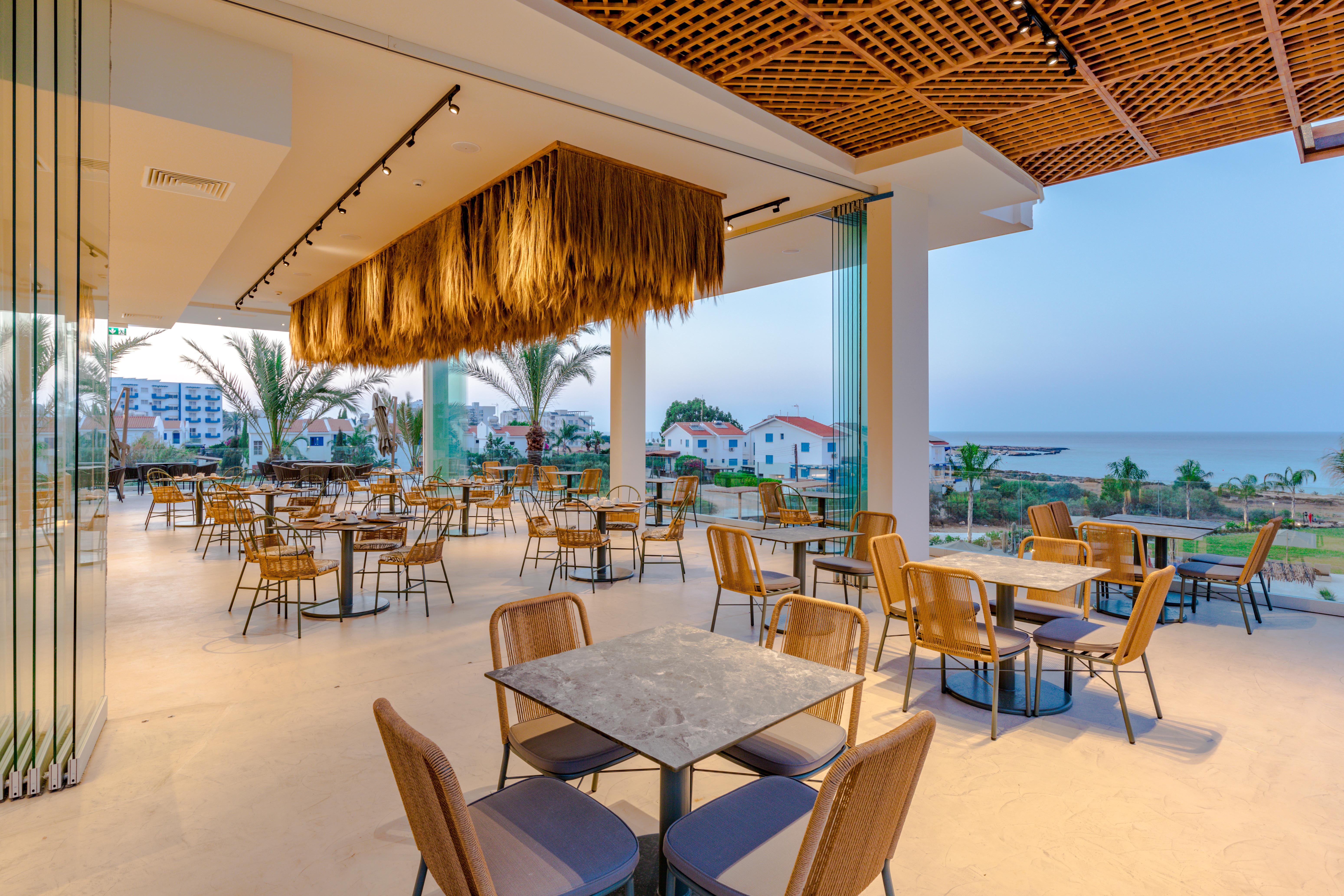 פרוטאראס Iris Beach Hotel מראה חיצוני תמונה
