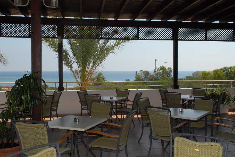 פרוטאראס Iris Beach Hotel מראה חיצוני תמונה