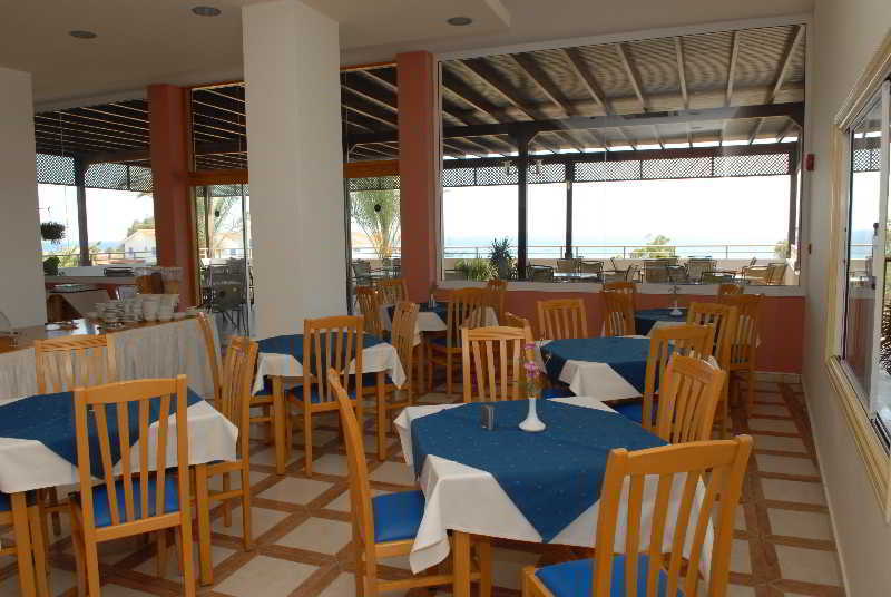פרוטאראס Iris Beach Hotel מראה חיצוני תמונה