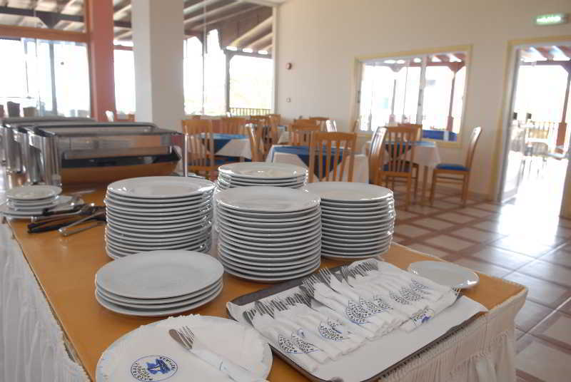 פרוטאראס Iris Beach Hotel מראה חיצוני תמונה