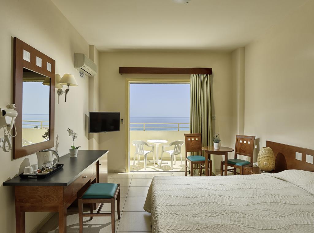 פרוטאראס Iris Beach Hotel מראה חיצוני תמונה