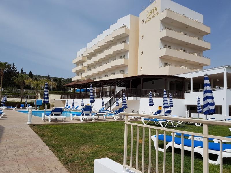 פרוטאראס Iris Beach Hotel מראה חיצוני תמונה