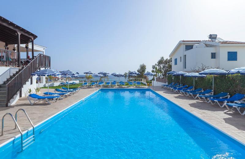 פרוטאראס Iris Beach Hotel מראה חיצוני תמונה