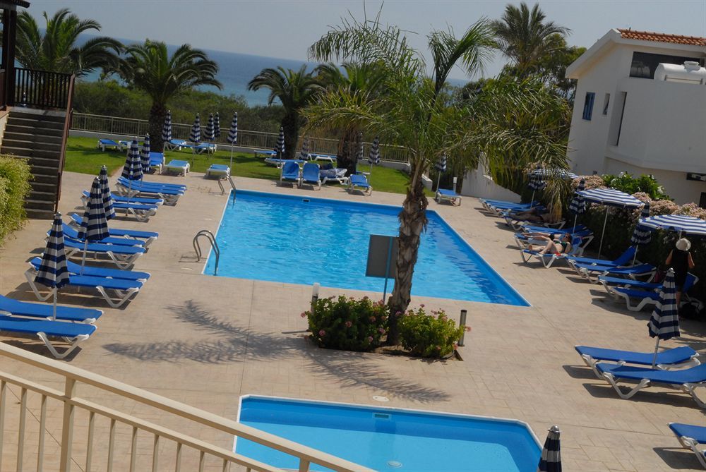 פרוטאראס Iris Beach Hotel מראה חיצוני תמונה