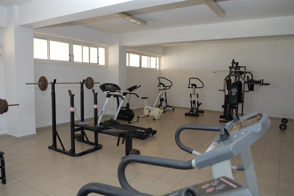 פרוטאראס Iris Beach Hotel מראה חיצוני תמונה