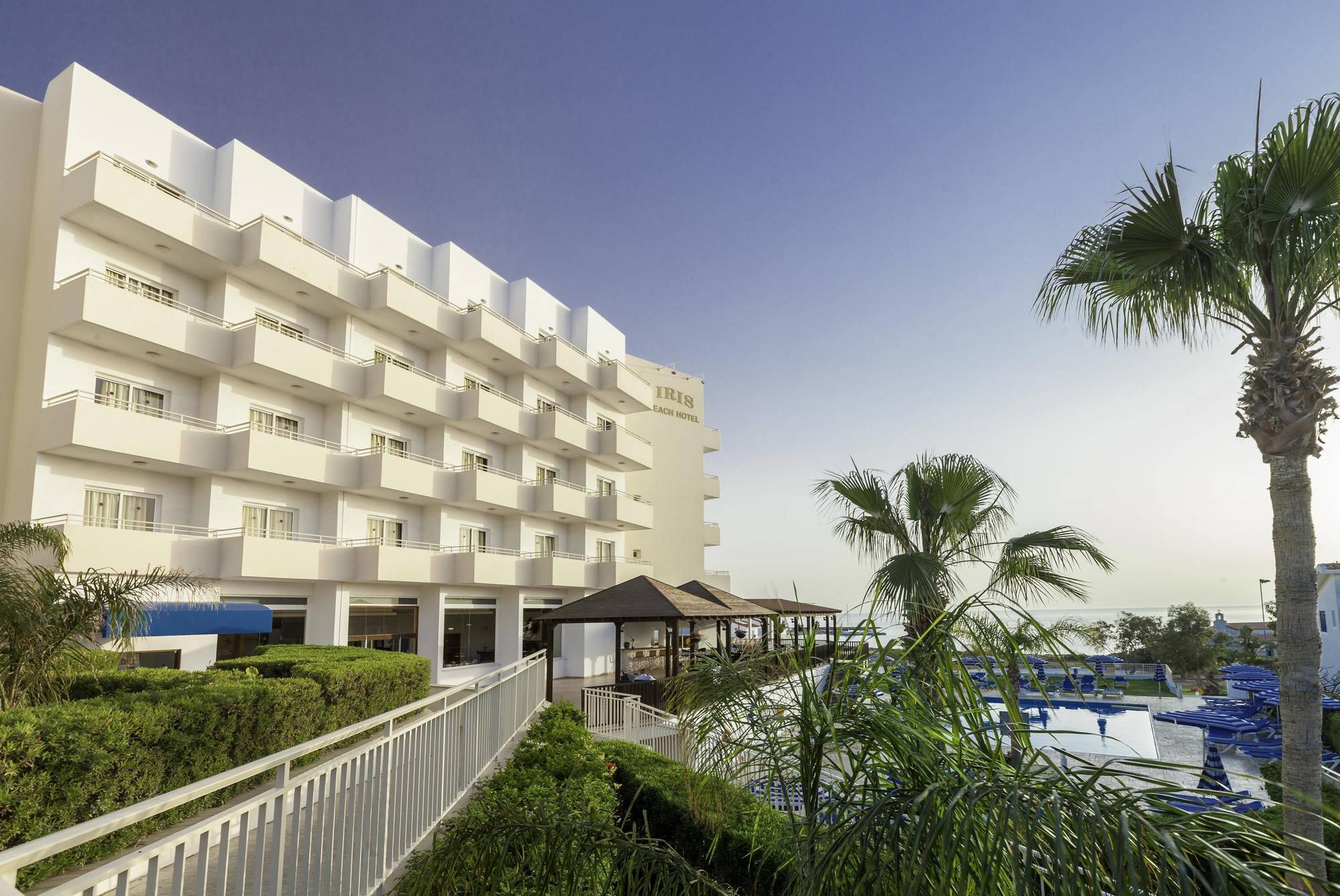 פרוטאראס Iris Beach Hotel מראה חיצוני תמונה