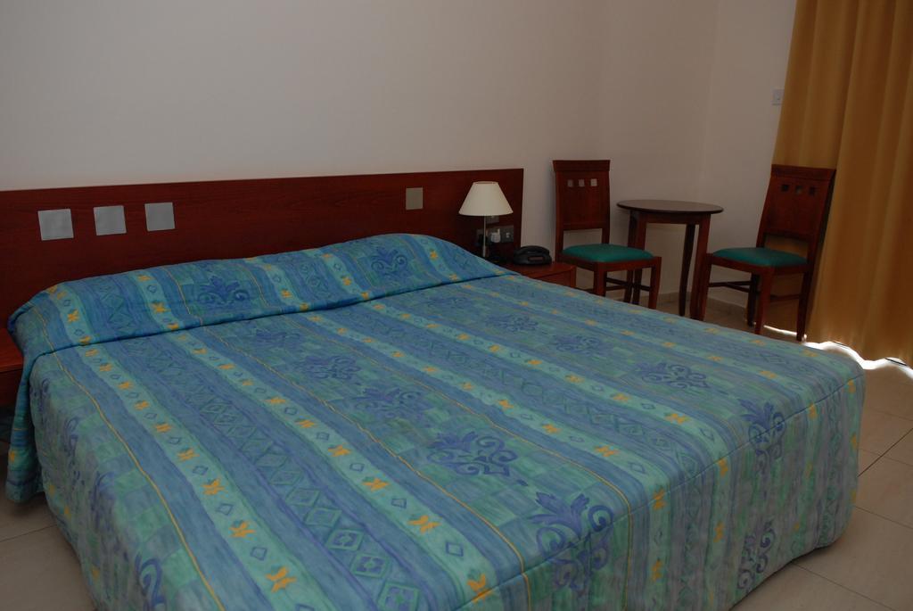פרוטאראס Iris Beach Hotel חדר תמונה