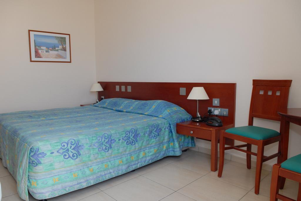 פרוטאראס Iris Beach Hotel חדר תמונה
