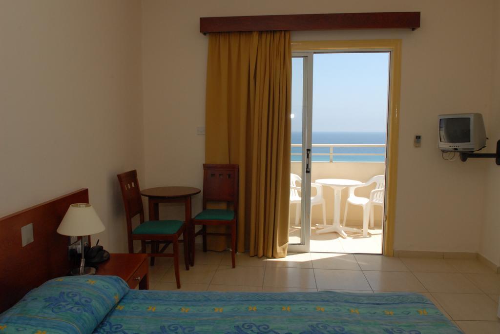 פרוטאראס Iris Beach Hotel חדר תמונה